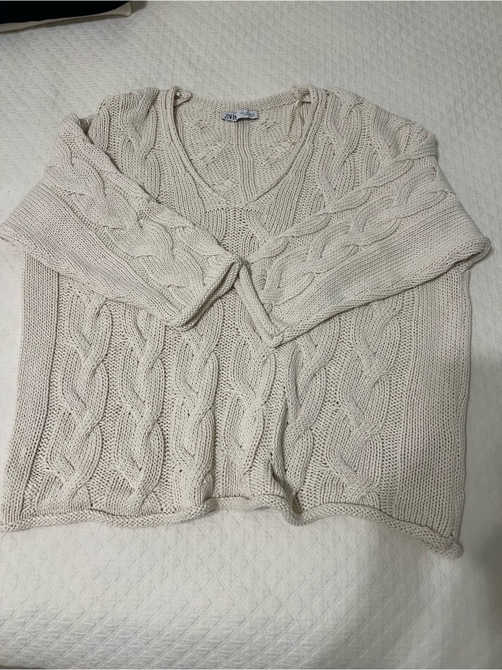 NWOT Zara Cream Cable Knit V-Neck Sweater